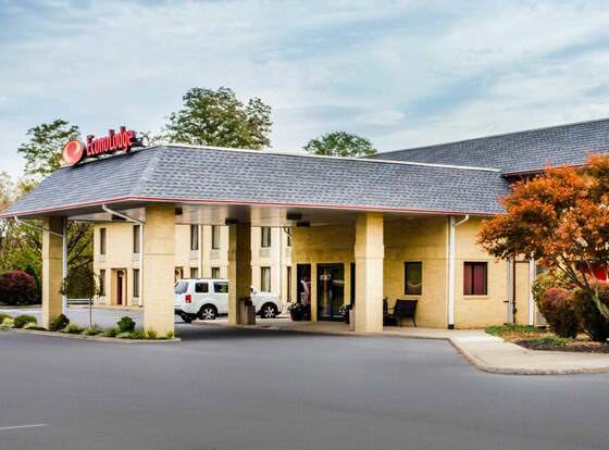 Econo Lodge Mifflintown allows check-in for 18 year-old guests