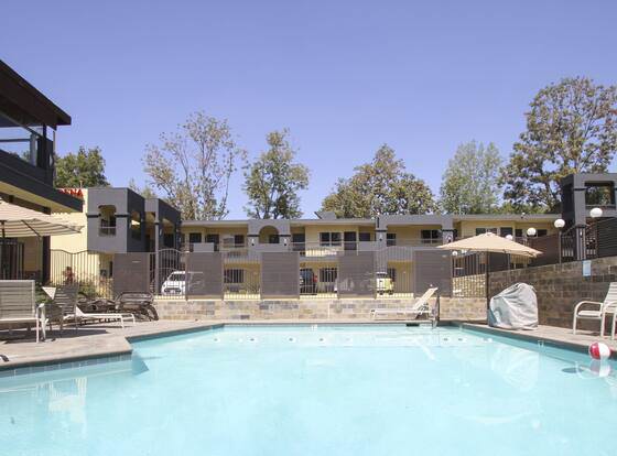 GreenTree Pasadena Inn allows check-in for 18 year-old guests