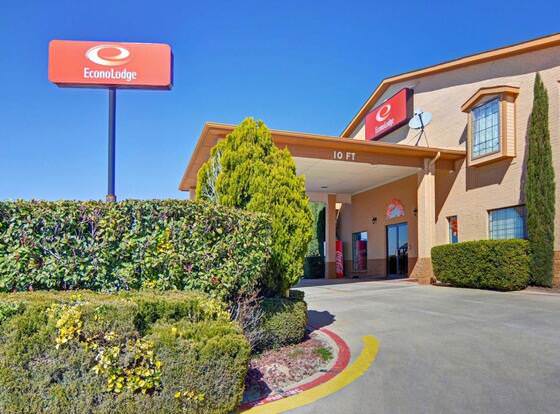 Econo Lodge allows check-in for 18 year-old guests