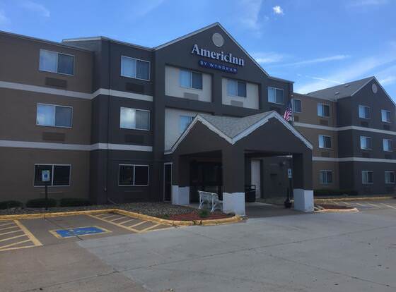 AmericInn by Wyndham Hudson allows check-in for 18 year-old guests