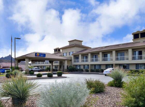 Comfort Inn Fountain Hills - Scottsdale allows check-in for 18 year-old guests