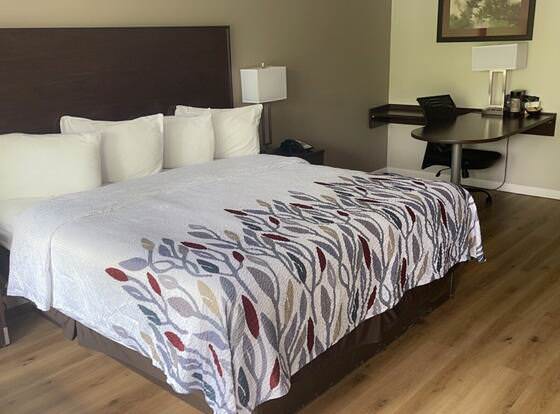 Red Roof Inn Clearfield allows check-in for 18 year-old guests