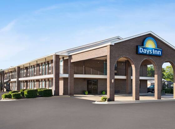 Days Inn by Wyndham Demopolis allows check-in for 18 year-old guests