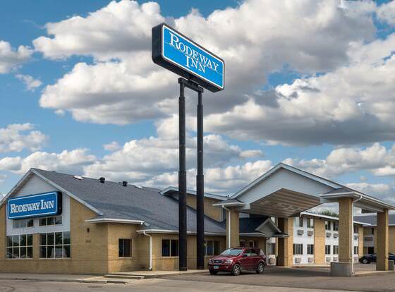 Rodeway Inn Fargo allows check-in for 18 year-old guests
