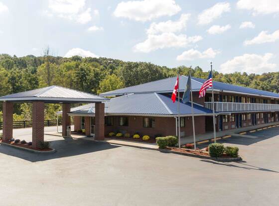 Days Inn by Wyndham Renfro Valley Mount Vernon allows check-in for 18 year-old guests