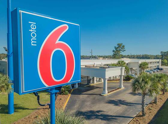 Motel 6 Saraland, AL allows check-in for 18 year-old guests