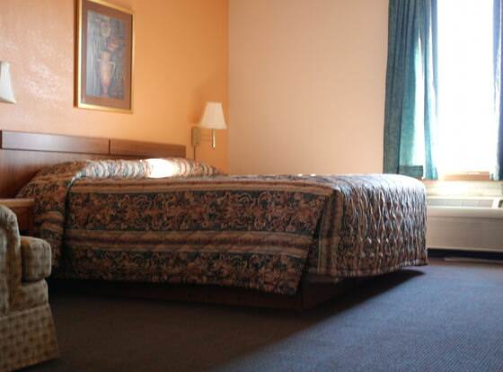 State Line Inn allows check-in for 18 year-old guests