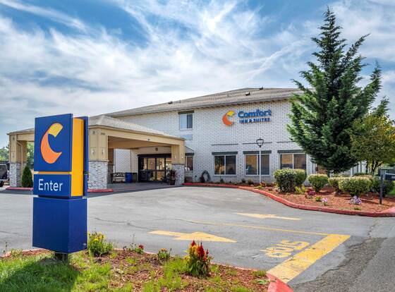 Comfort Inn Kelso - Longview allows check-in for 18 year-old guests