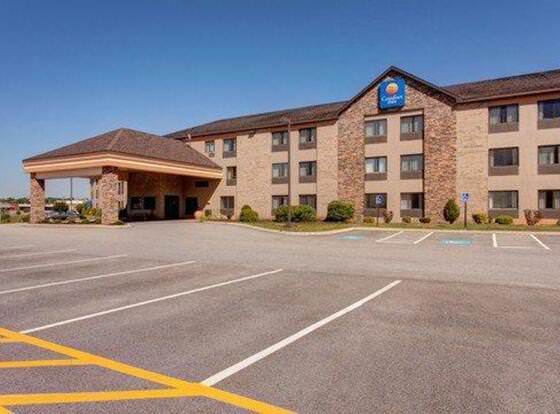 Comfort Inn allows check-in for 18 year-old guests