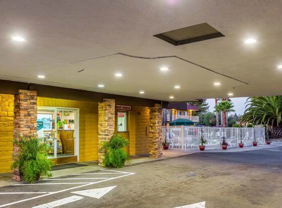 Rodeway Inn Wine Country allows check-in for 18 year-old guests