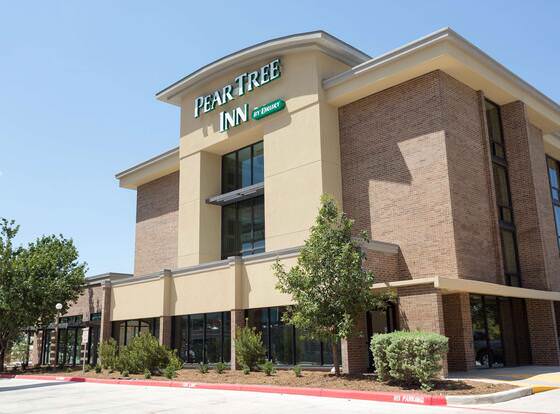 Pear Tree Inn San Antonio Airport allows check-in for 18 year-old guests