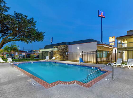 Studio 6 Denton, TX - UNT allows check-in for 18 year-old guests
