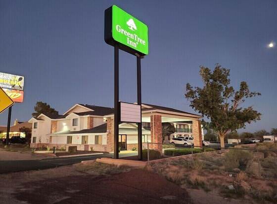 Greentree Inn Holbrook allows check-in for 18 year-old guests