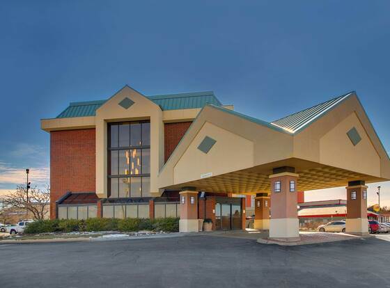 Pear Tree Inn St. Louis Arnold allows check-in for 18 year-old guests