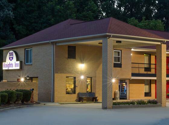 Knights Inn Elizabethtown allows check-in for 18 year-old guests