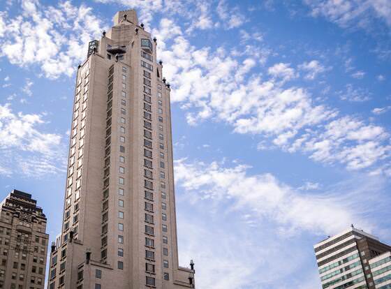 Four Seasons Hotel New York allows check-in for 18 year-old guests
