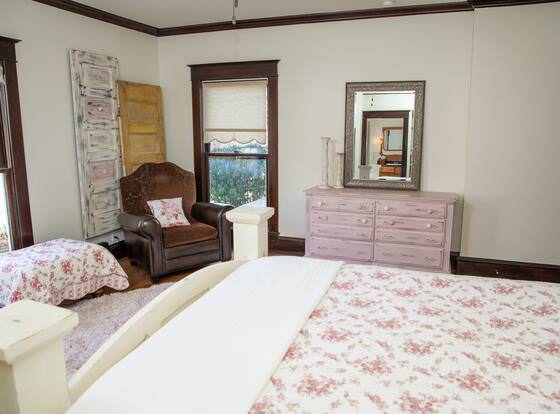 Red Gate Inn LLC allows check-in for 18 year-old guests