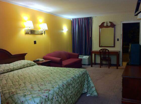 Budget Inn Charlotte allows check-in for 18 year-old guests