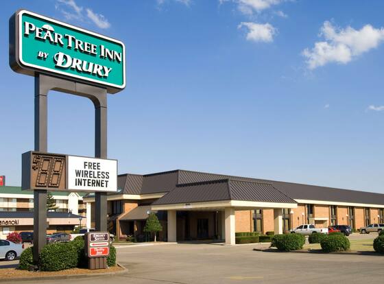 Pear Tree Inn Paducah allows check-in for 18 year-old guests