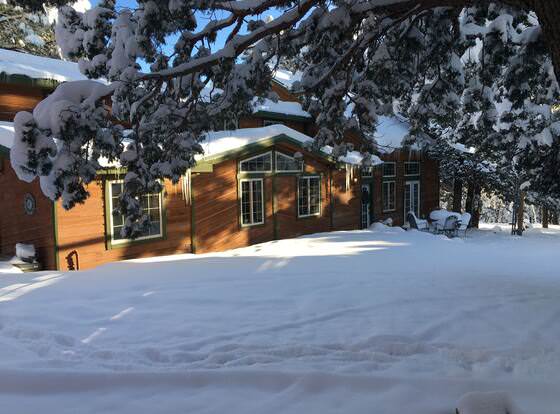 The Lodge at Lazy Bear Retreat allows check-in for 18 year-old guests