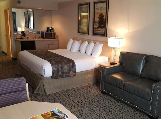 Shilo Inn Elko Suites allows check-in for 18 year-old guests