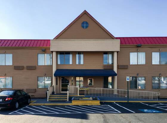 Days Inn by Wyndham Thomson allows check-in for 18 year-old guests
