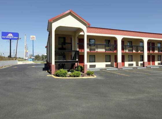 Americas Best Value Inn & Suites Macon at Eisenhower Pkwy allows check-in for 18 year-old guests