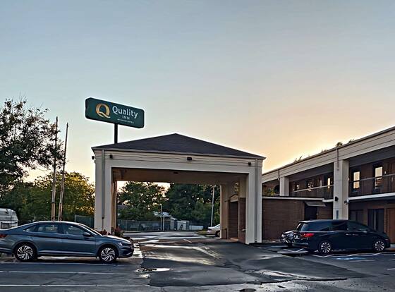 Quality Inn Henderson I-85 allows check-in for 18 year-old guests