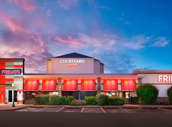 Courtyard by Marriott Chicago Midway Airport allows check-in for 18 year-old guests