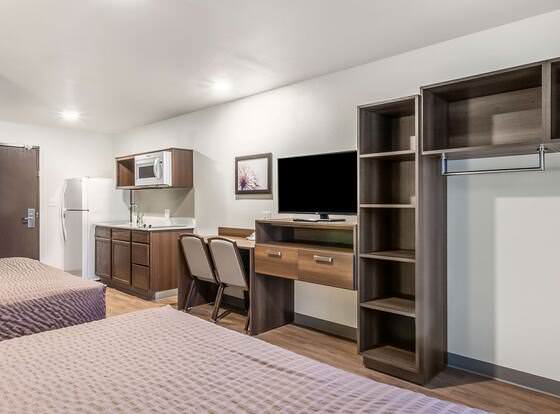 WoodSpring Suites Indianapolis Airport South allows check-in for 18 year-old guests