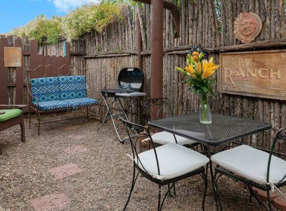 Casita Raven - Fantastic Location, Walk Everywhere allows check-in for 18 year-old guests