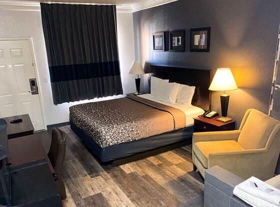 Rodeway Inn allows check-in for 18 year-old guests
