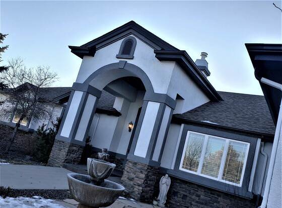 Peak Valley Manor, a Premier Bed & Breakfast allows check-in for 18 year-old guests