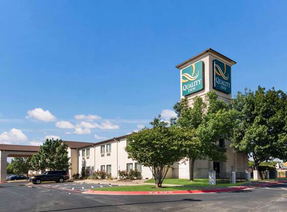 Quality Inn allows check-in for 18 year-old guests