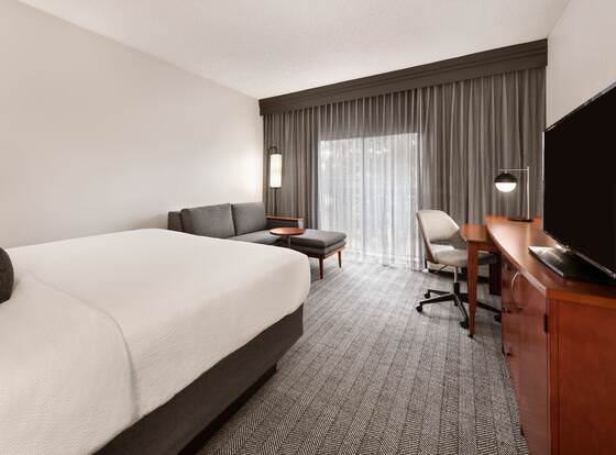 Courtyard by Marriott Memphis Airport allows check-in for 18 year-old guests