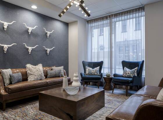Courtyard by Marriott Fort Worth Downtown/Blackstone allows check-in for 18 year-old guests