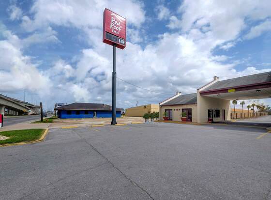 Red Roof Inn New Orleans - Westbank allows check-in for 18 year-old guests
