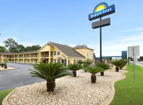 Days Inn by Wyndham Alma allows check-in for 18 year-old guests