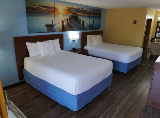 Days Inn by Wyndham Oak Grove/Ft. Campbell allows check-in for 18 year-old guests