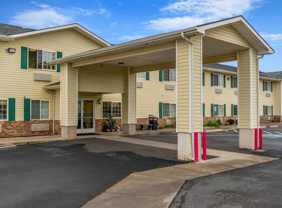 Quality Inn allows check-in for 18 year-old guests