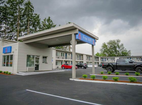 Motel 6 Tigard, OR - Portland Southwest allows check-in for 18 year-old guests