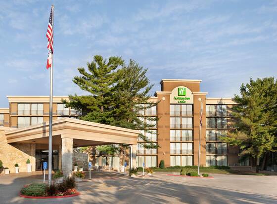 Holiday Inn Hotel & Suites Des Moines - Northwest, an IHG Hotel allows check-in for 18 year-old guests