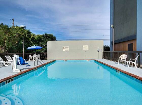 Hampton Inn Huntsville-Arsenal/South Pkway allows check-in for 18 year-old guests