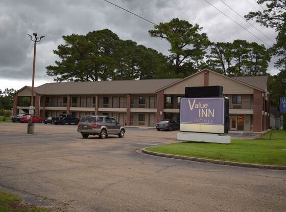 Value Inn Livonia allows check-in for 18 year-old guests