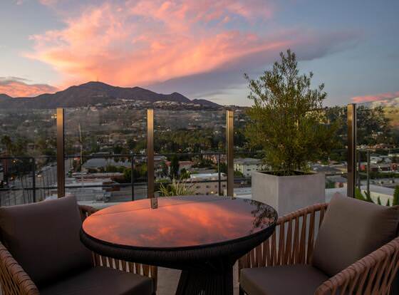 The Glenmark, Glendale, a Tribute Portfolio Hotel allows check-in for 18 year-old guests