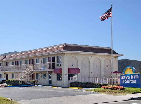 Days Inn by Wyndham San Marcos allows check-in for 18 year-old guests