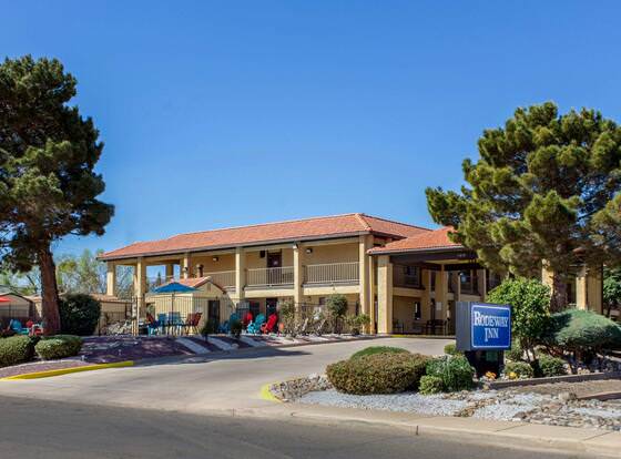 Rodeway Inn near Ft Huachuca allows check-in for 18 year-old guests
