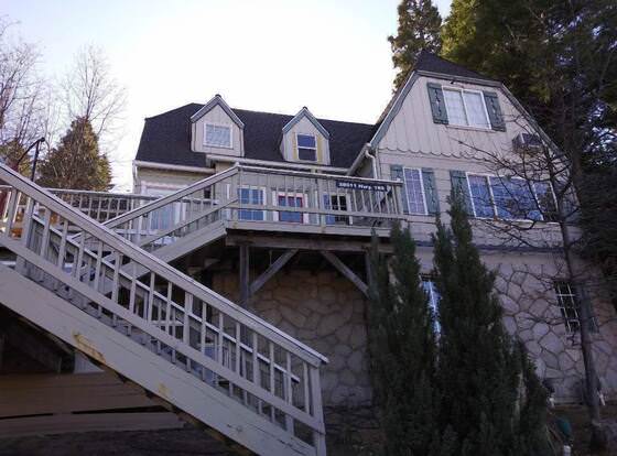 Natrual Healing Center allows check-in for 18 year-old guests