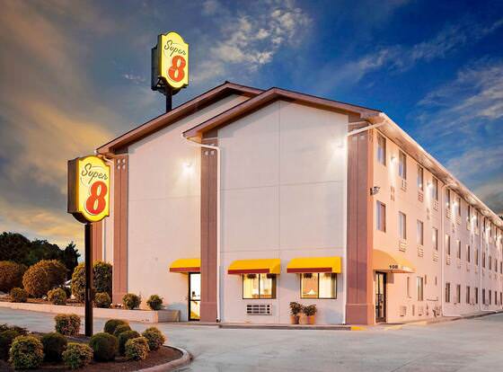 Super 8 by Wyndham Johnson City allows check-in for 18 year-old guests