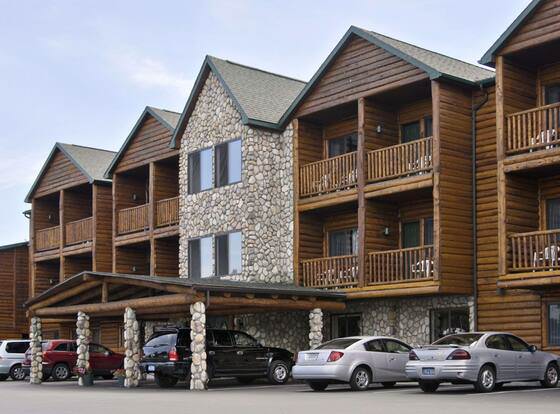 Super 8 by Wyndham Bridgeview of Mackinaw City allows check-in for 18 year-old guests